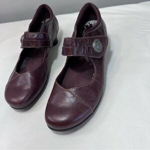 Taos majesty Check Duchess burgundy leather mary jane low heels pumps size 9